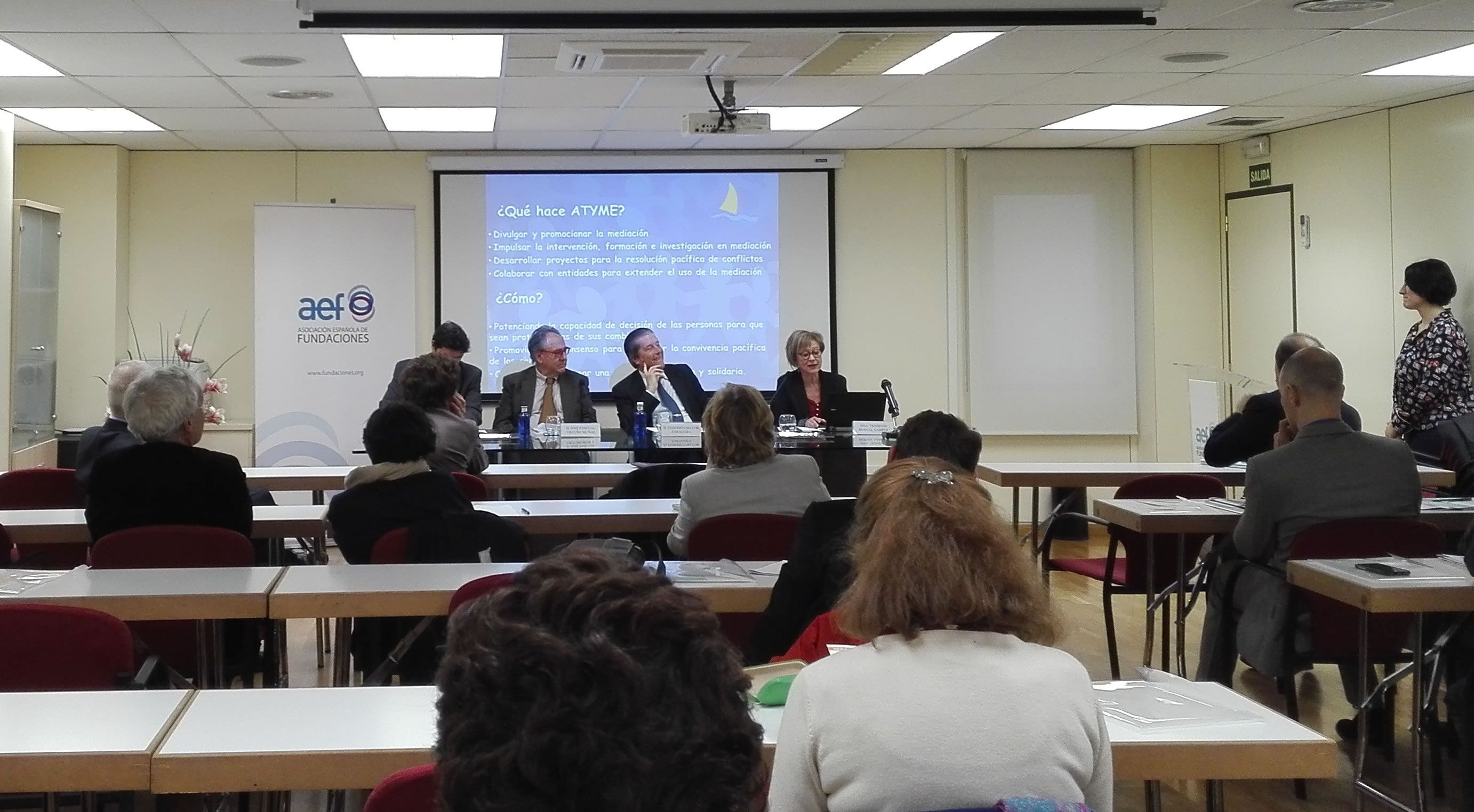 Mesa Redonda "Beneficios de la Mediación para las Fundaciones"