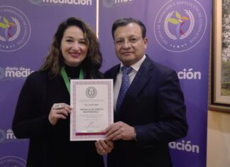 Luciana Cataldi recibe la Medalla al Mérito Profesional