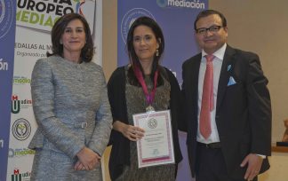 Marivi Rodríguez Tapia, recibe la Medalla de Mediación 2019