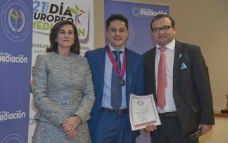 Paco Iglesias de Fundación ATYME recibe la Medalla de Mediación 2019