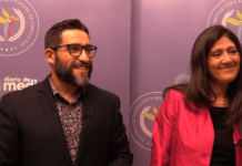 Xavi Pastor y Montse Soler, integrantes del equipo de mediación nocturna en Platja d'Aro