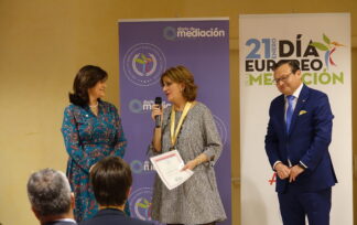 Medalla al Mérito Profesional Ana María Carrascosa